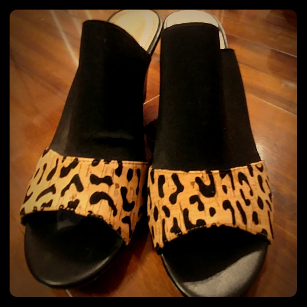 IMPO stretch leopard wedges